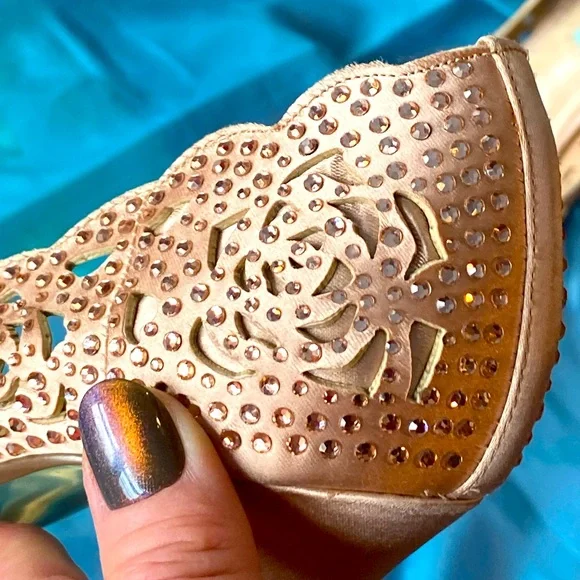 EUC w/box,Blue by Betsey Johnson Elsa Princess pumps,rose gold,ABS crystals, 8 - Picture 13 of 16